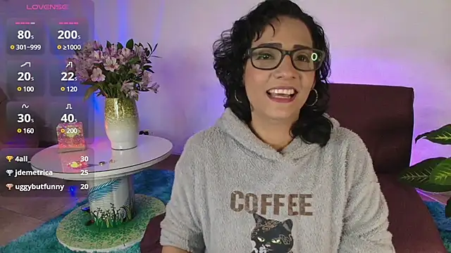 Snapshot of Elliee_ chatting on March 2025 04:17:01 PM Elliee online show from March 2025 04:17:01 PM