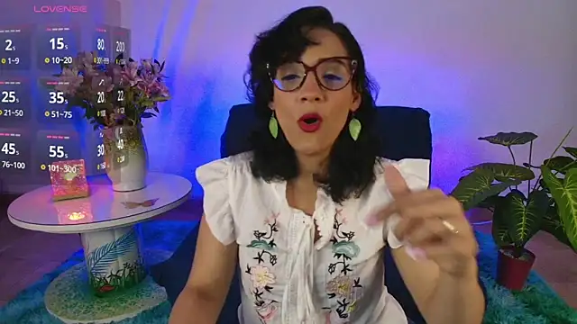 Snapshot of Elliee_ chatting on March 2025 07:17:01 PM Elliee online show from March 2025 07:17:01 PM