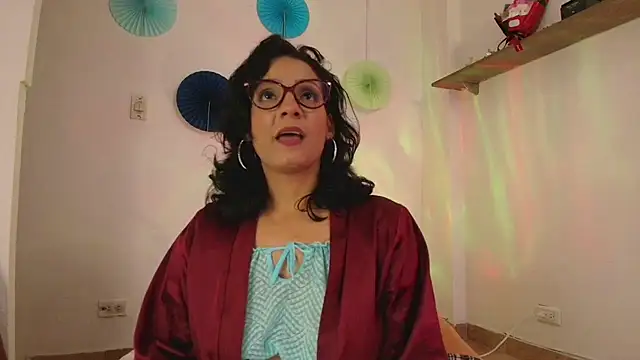 Snapshot of Elliee_ chatting on March 2025 06:45:02 PM Elliee online show from March 2025 06:45:02 PM