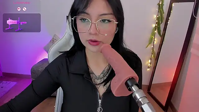 Snapshot of Hannya_moon chatting on April 2026 05:33:02 PM Hannya moon online show from April 2026 05:33:02 PM