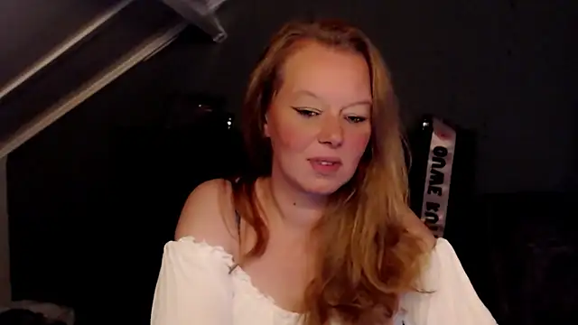 Snapshot of roxanna24 chatting on May 2026 08:04:02 PM roxanna24 online show from May 2026 08:04:02 PM