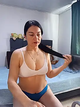 renata hot1 online show from December 2025 04:13:01 PM