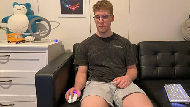 Snapshot of BlueEyedTallGuy94 chatting on December 2024 07:28:01 AM BlueEyedTallGuy94 online show from December 2024 07:28:01 AM