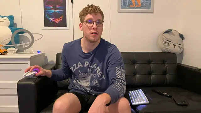 Snapshot of BlueEyedTallGuy94 chatting on December 2024 06:24:02 AM BlueEyedTallGuy94 online show from December 2024 06:24:02 AM