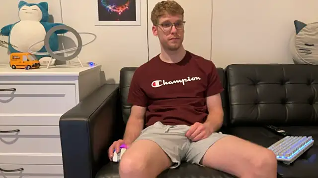 Snapshot of BlueEyedTallGuy94 chatting on January 2025 01:42:02 AM BlueEyedTallGuy94 online show from January 2025 01:42:02 AM