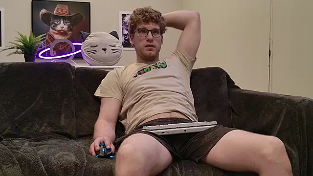 BlueEyedTallGuy94 online show from November 2025 06:43:02 PM