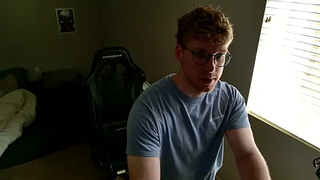 Snapshot of BlueEyedTallGuy94 chatting on July 2026 09:39:02 PM BlueEyedTallGuy94 online show from July 2026 09:39:02 PM