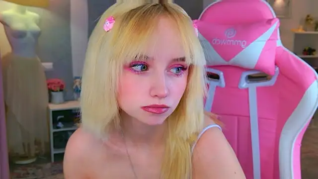 b4by LoL1 online show from February 2026 12:31:01 PM