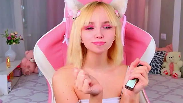 b4by LoL1 online show from February 2026 03:20:01 PM