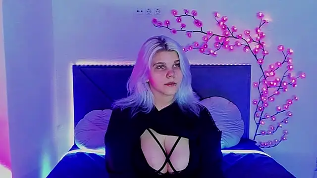 JoannLowe online show from February 2026 07:58:01 PM