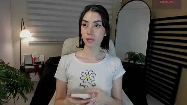 Catyloves online show from April 2026 10:14:02 PM