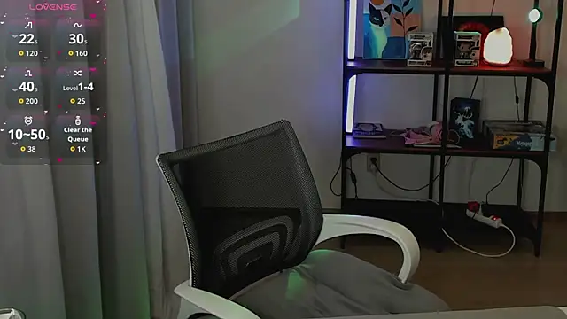 Snapshot of Hailees_secrets chatting on November 2025 07:05:02 PM Hailees secrets online show from November 2025 07:05:02 PM