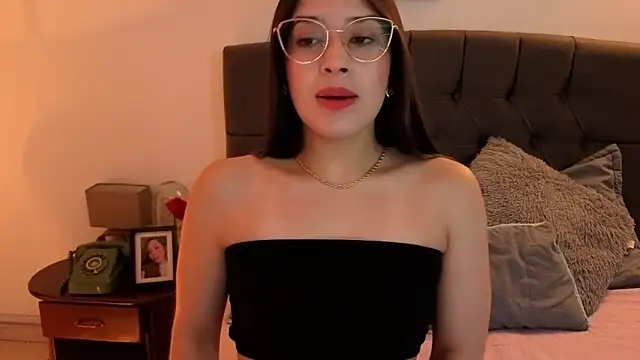 Emma Lombardi online show from November 2025 01:33:02 PM