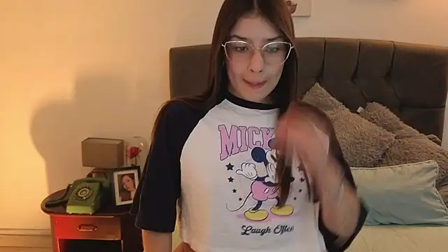 Emma Lombardi online show from November 2025 01:28:02 PM