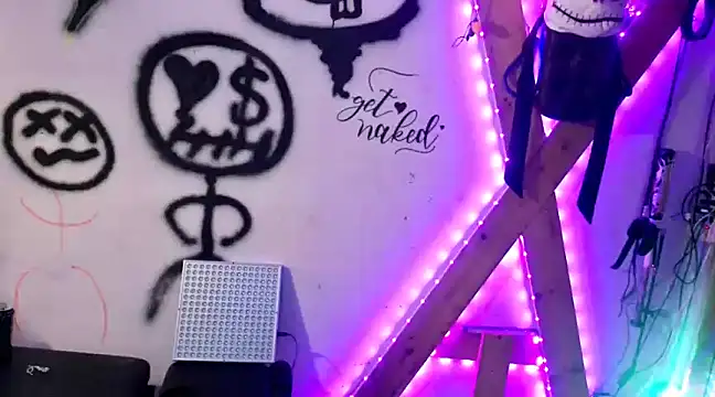 KRYZTALYNXXX online show from December 2024 02:54:02 PM