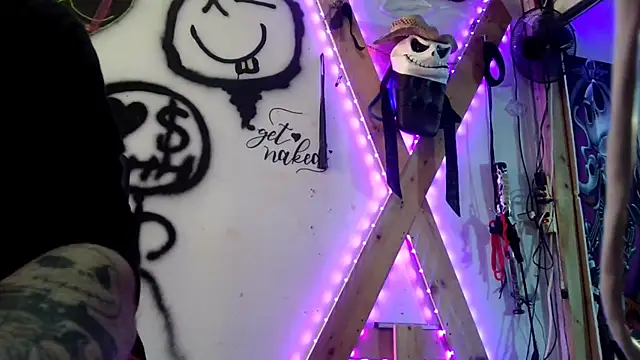 KRYZTALYNXXX online show from December 2024 03:48:01 PM