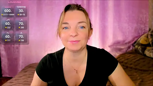 Snapshot of Regina__blue chatting on January 2025 12:00:01 PM Regina  blue online show from January 2025 12:00:01 PM