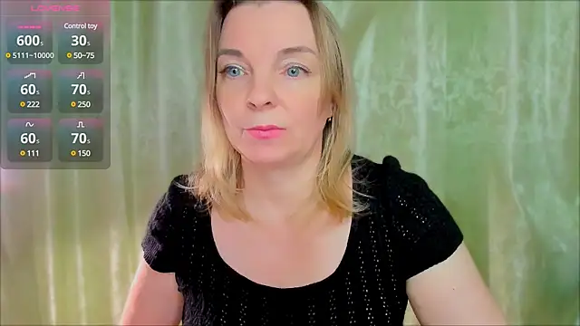 Snapshot of Regina__blue chatting on February 2025 07:10:02 PM Regina  blue online show from February 2025 07:10:02 PM