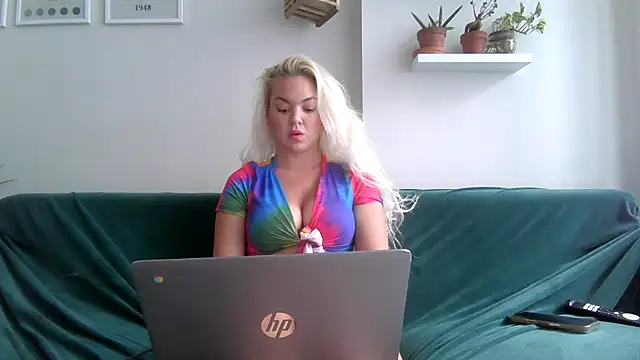 Snapshot of badblondebunny chatting on May 2026 04:37:02 PM badblondebunny online show from May 2026 04:37:02 PM