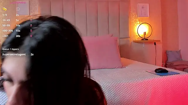 Amy-Saenz online show from November 2025 02:06:02 PM