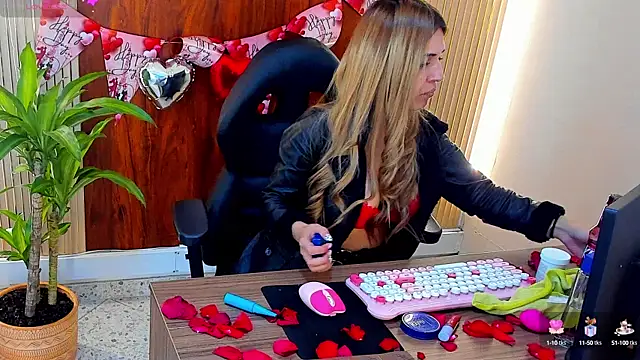 EvaaLovia1 online show from February 2025 01:51:02 PM