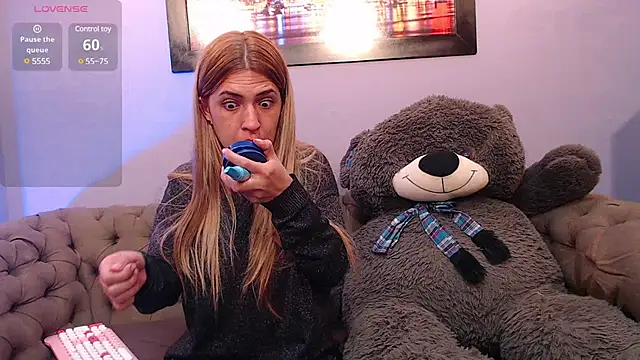 EvaaLovia1 online show from February 2025 01:25:02 PM