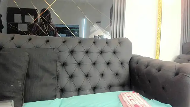 Snapshot of EvaaLovia1 chatting on February 2026 01:05:02 PM EvaaLovia1 online show from February 2026 01:05:02 PM