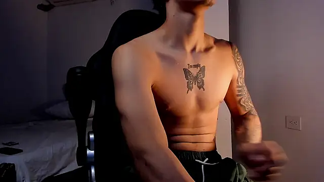 Snapshot of Snakebutterfly chatting on January 2025 07:17:01 AM Snakebutterfly online show from January 2025 07:17:01 AM