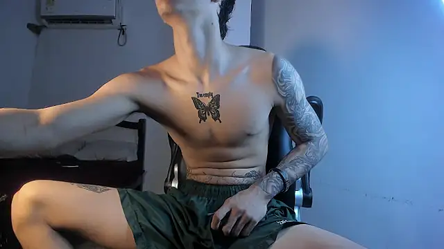 Snapshot of Snakebutterfly chatting on September 2025 06:57:02 AM Snakebutterfly online show from September 2025 06:57:02 AM