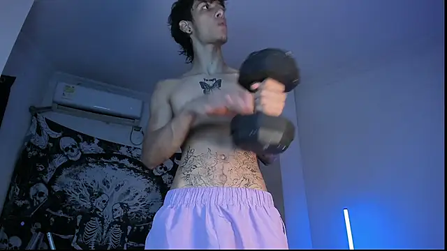 Snapshot of Snakebutterfly chatting on November 2025 04:48:02 AM Snakebutterfly online show from November 2025 04:48:02 AM