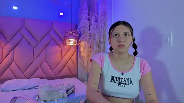 AngelaaCute  online show from February 2025 12:00:01 PM