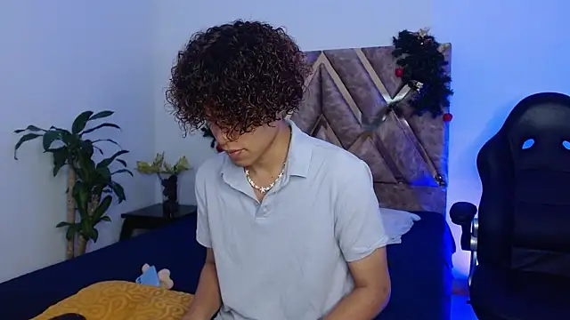 Snapshot of nickolas_moon chatting on December 2024 05:34:01 PM nickolas moon online show from December 2024 05:34:01 PM