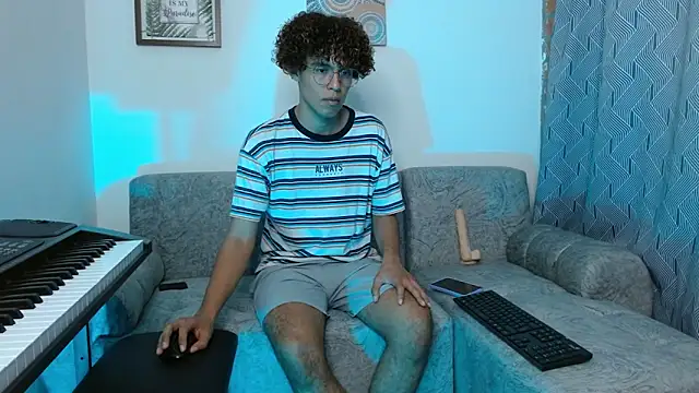 Snapshot of nickolas_moon chatting on January 2025 08:48:01 PM nickolas moon online show from January 2025 08:48:01 PM