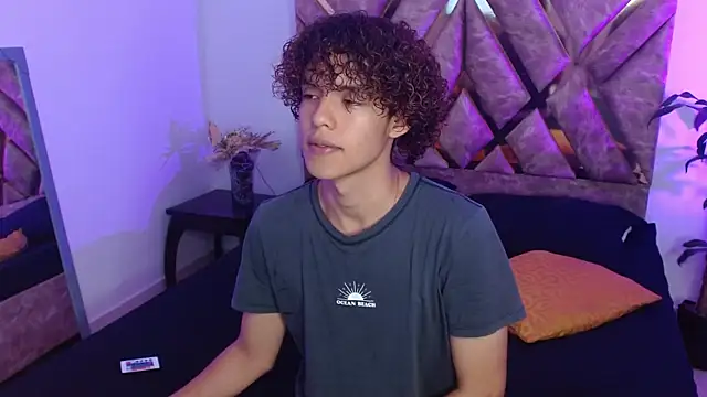 Snapshot of nickolas_moon chatting on February 2025 02:34:02 PM nickolas moon online show from February 2025 02:34:02 PM