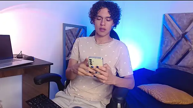 Snapshot of nickolas_moon chatting on February 2025 03:41:02 PM nickolas moon online show from February 2025 03:41:02 PM