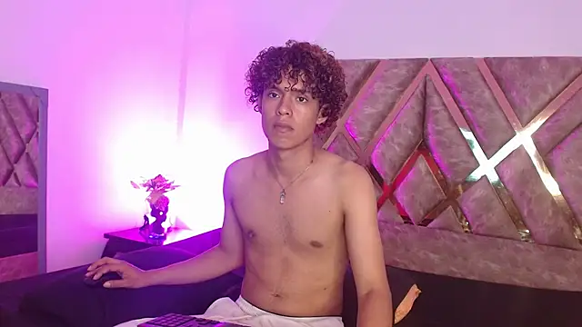 Snapshot of nickolas_moon chatting on March 2025 10:53:01 PM nickolas moon online show from March 2025 10:53:01 PM