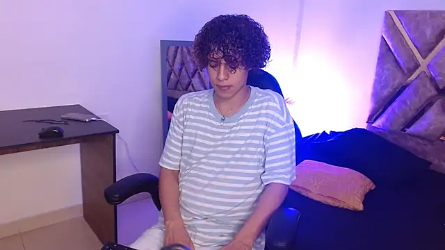 Snapshot of nickolas_moon chatting on March 2025 01:56:02 AM nickolas moon online show from March 2025 01:56:02 AM