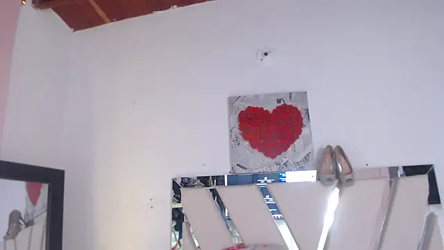 Snapshot of Amara_Red chatting on May 2026 11:17:01 AM Amara Red online show from May 2026 11:17:01 AM