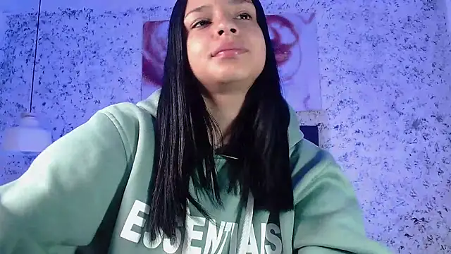 Snapshot of Zoee_babygirl chatting on January 2025 12:59:02 PM Zoee babygirl online show from January 2025 12:59:02 PM