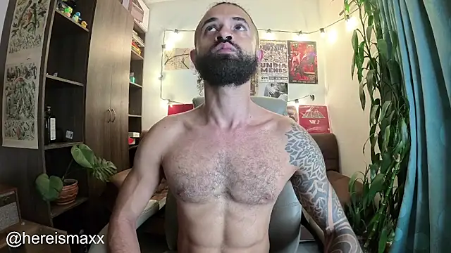 Snapshot of MaxG__ chatting on October 2025 01:41:02 AM MaxG online show from October 2025 01:41:02 AM