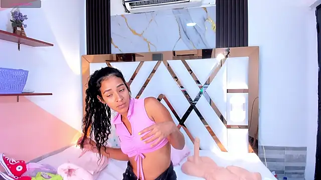 Snapshot of amberr_sweett69 chatting on January 2025 06:43:02 PM amberr sweett69 online show from January 2025 06:43:02 PM