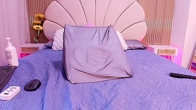 nata luna online show from April 2026 07:19:01 PM