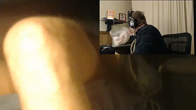 Snapshot of BrisonChase chatting on December 2024 07:25:01 AM BrisonChase online show from December 2024 07:25:01 AM