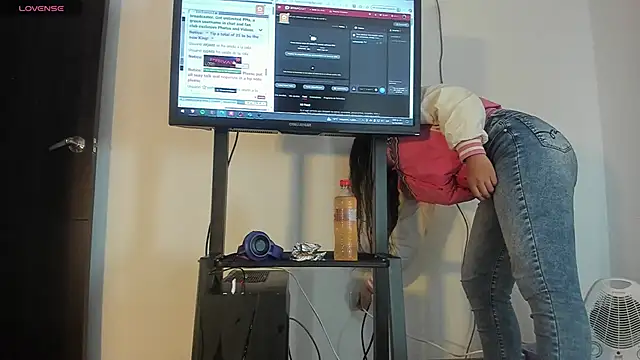 Vahiolet smith online show from October 2025 02:01:02 AM