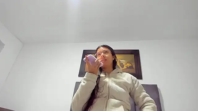 Vahiolet smith online show from February 2026 12:05:02 AM