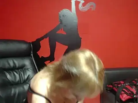 KLOE PIELL online show from February 2025 08:00:01 PM