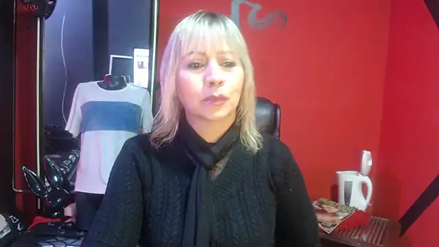 KLOE PIELL online show from October 2025 04:29:01 PM