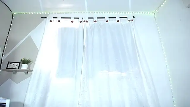 Hillary queen online show from March 2025 03:39:01 PM