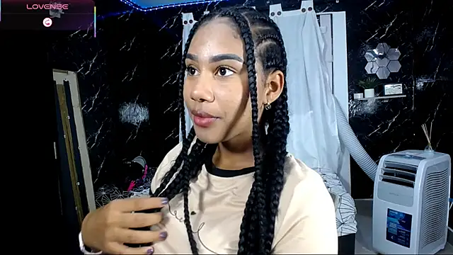 Hillary queen online show from October 2025 12:38:01 PM