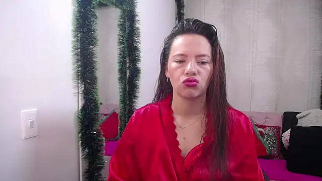 Snapshot of lauraguzman chatting on January 2025 12:02:01 AM lauraguzman online show from January 2025 12:02:01 AM